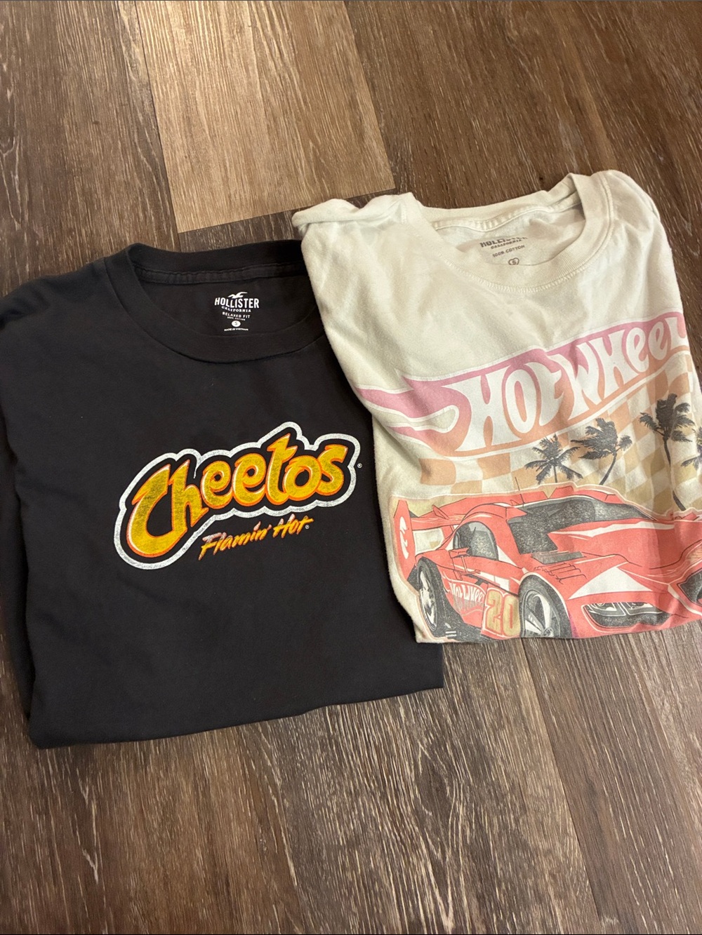 Hollister Cheetos Flamin' Hot Logo Tee + Hot Wheels Graphic Tee - Black & Cream